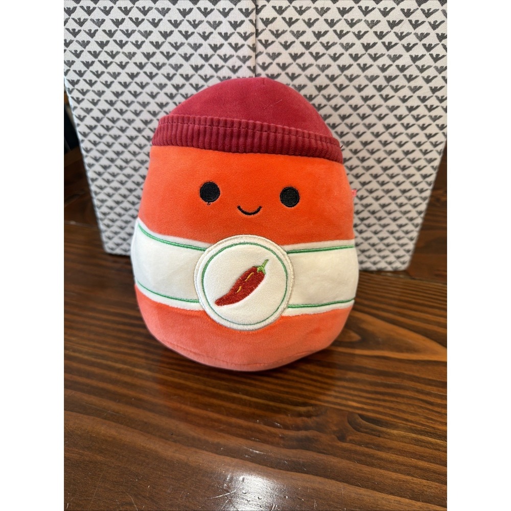 Squishmallows Illia Sriracha Red Hot Sauce Bottle 7.5" Stuffed plush. Pre-Owned